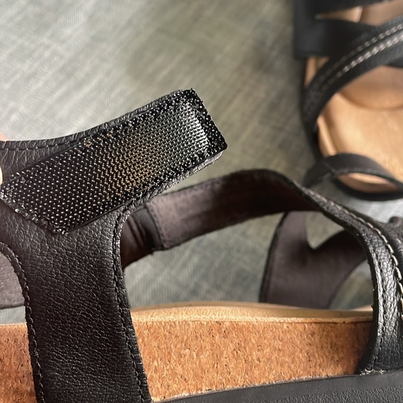 Clark’s Strapped Sandel - Picture 4 of 6